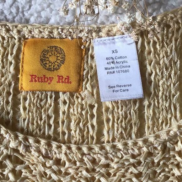 Yellow fringed tank. - Picture 2 of 5